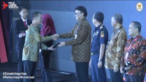 Penyerahan Piagam WBK KPPN Makassar II